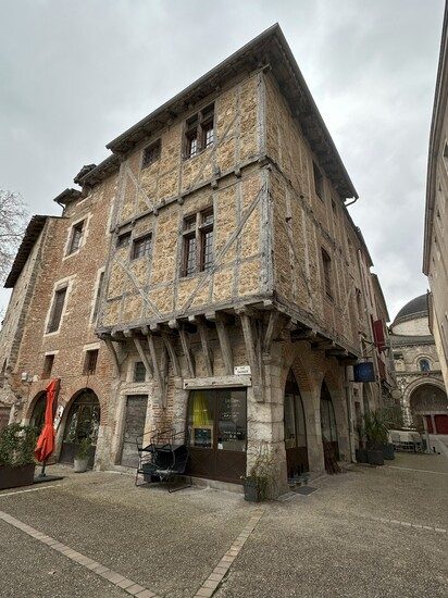 Romantic b&b with electric vehicle charging station - Lot - France